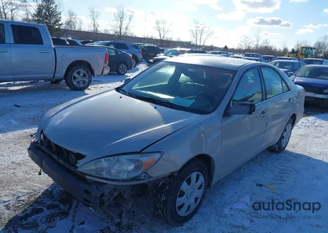 2004 Toyota Camry Le z USA, uszkodzony, nr VIN 4T1BE32K44U870452